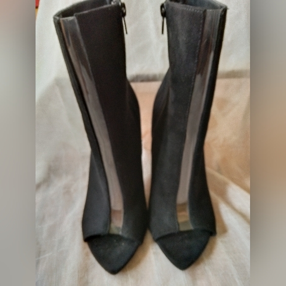 Black suede Rouge! peep toes ankle booties, size 6 1/2 - Picture 3 of 11